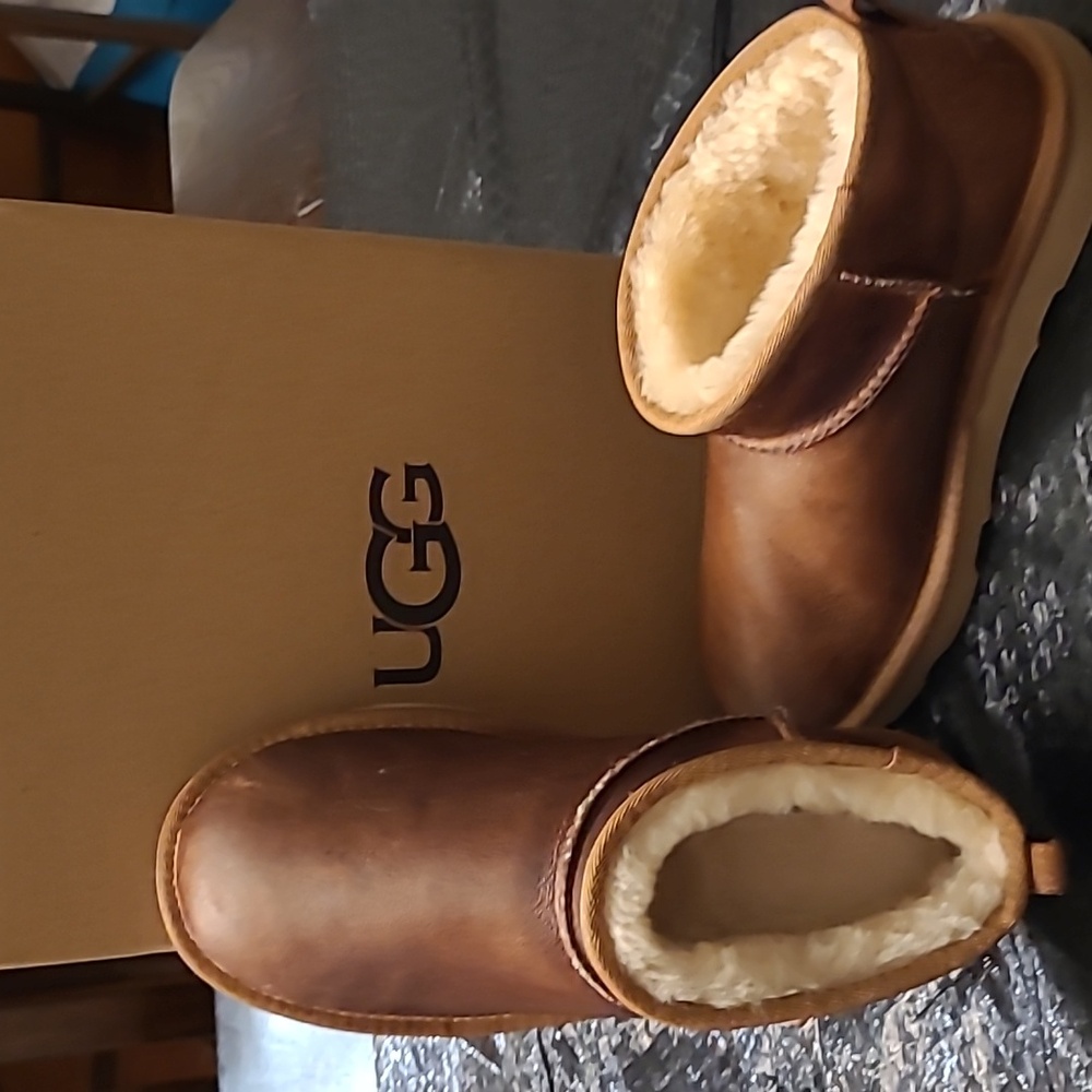 UGG Classic Ultra Mini - size 6 / 38